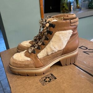 NWOT Bernardo Sawyer Shearling Boots size 7.5